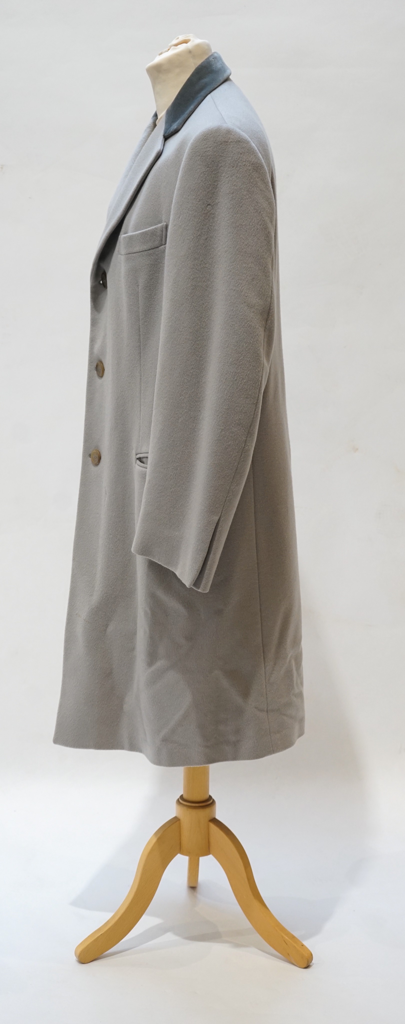 A gentleman's Gucci light grey cashmere overcoat with velvet collar, size IT 50 (UK 40)